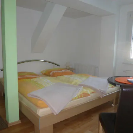 게스트하우스 & Ferienwohnung Zum Schmuckgiebel