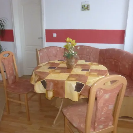 & Ferienwohnung Zum Schmuckgiebel 게스트하우스 탄게르문데