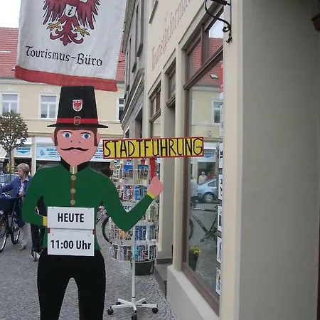 게스트하우스 & Ferienwohnung Zum Schmuckgiebel 탄게르문데