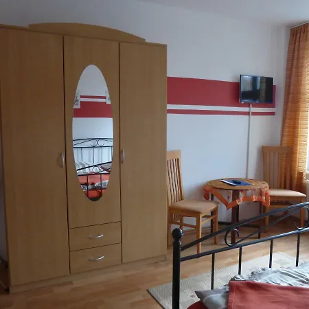 게스트하우스 & Ferienwohnung Zum Schmuckgiebel 탄게르문데