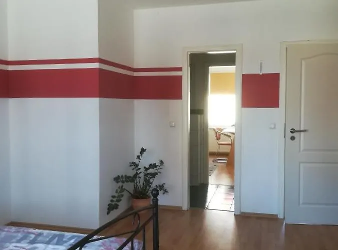 & Ferienwohnung Zum Schmuckgiebel Pensionat