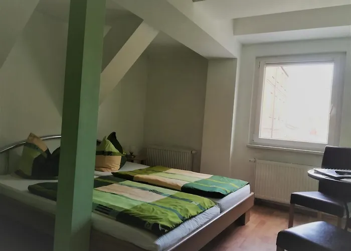 Pensionat & Ferienwohnung Zum Schmuckgiebel