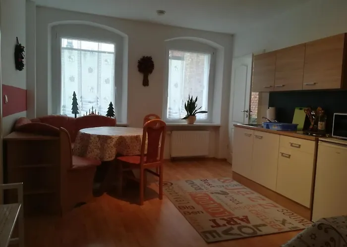 & Ferienwohnung Zum Schmuckgiebel