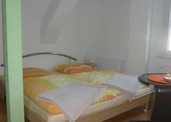 Guest house & Ferienwohnung Zum Schmuckgiebel