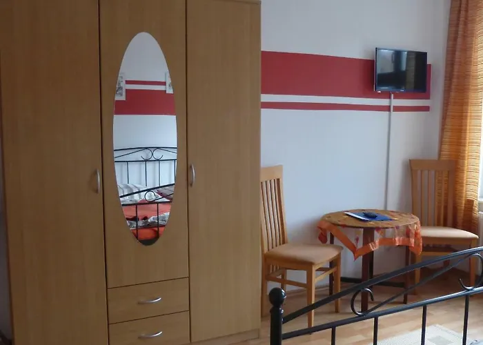 Pensionat & Ferienwohnung Zum Schmuckgiebel Tangermünde